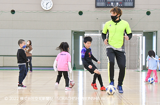 元日本代表の巻さんからサッカーの技術学ぶ 美唄 プレス空知