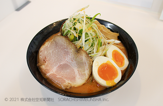 冬でも美味しい 冷やしラーメン 滝川の チキンポーク プレス空知